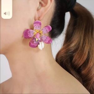 Zara flower shell earrings.